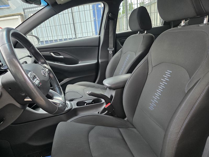 Hyundai i30 (2019) 1.4-KAMERA-PARKOVACÍ SENZORY - fotka 12 z 15