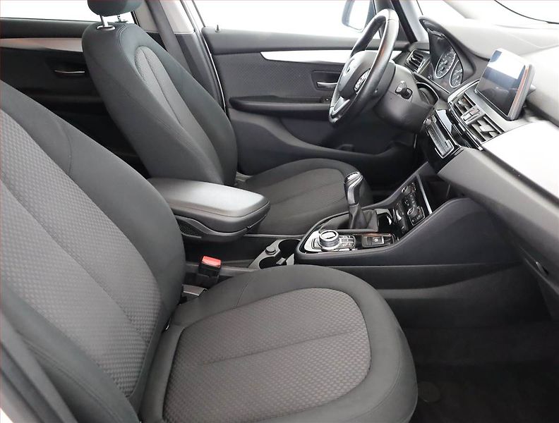 BMW Řada 2 (2019) 218d Gran Tourer, Serv.kniha - fotka 7 z 17