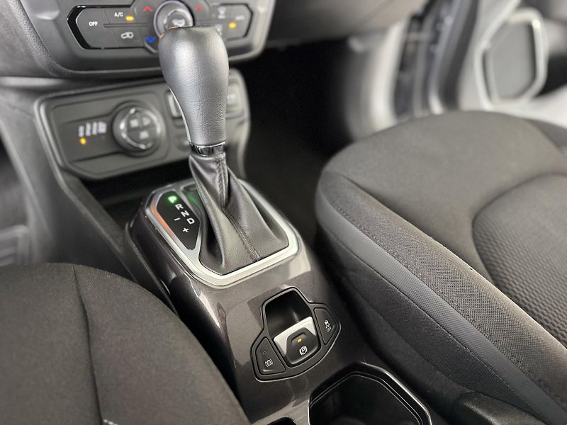 Jeep Renegade 1,3T 4xe*AWD*Distronic*DPH - fotka 26 z 36