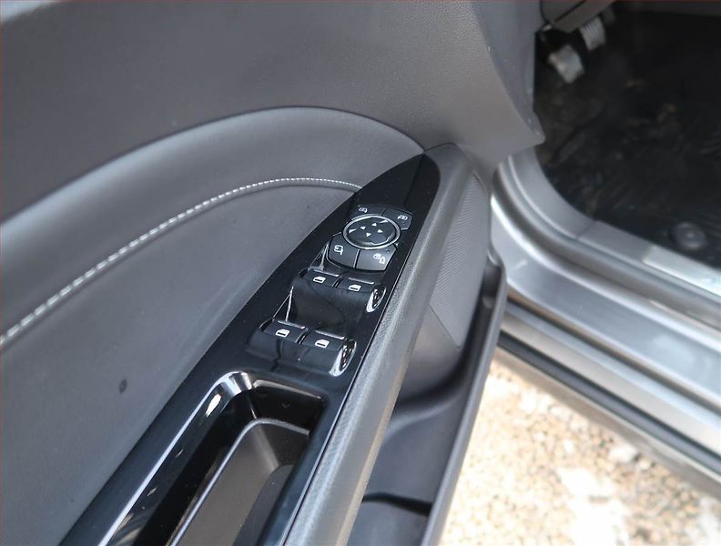 Ford Mondeo (2018) 2.0 TDCI, 4X4, Navi, Tempomat - fotka 17 z 20