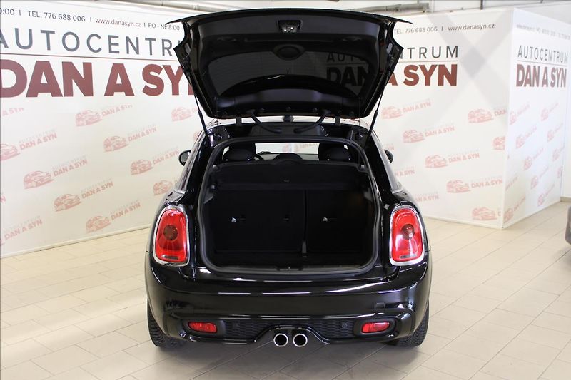 Mini Cooper S 2,0 141 kW JCW 1.majitel - fotka 7 z 31