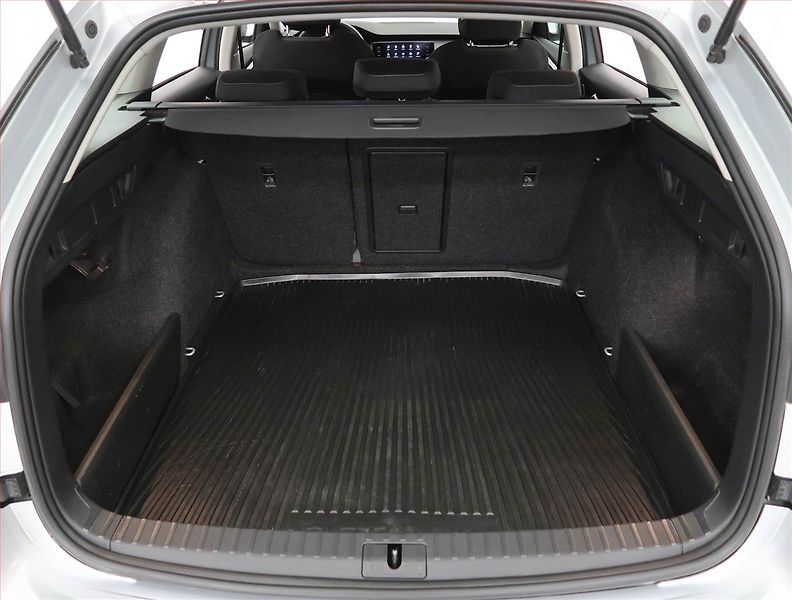 Škoda Octavia (2023) Ambition 2.0 TDI, ČR,1.maj - fotka 13 z 24