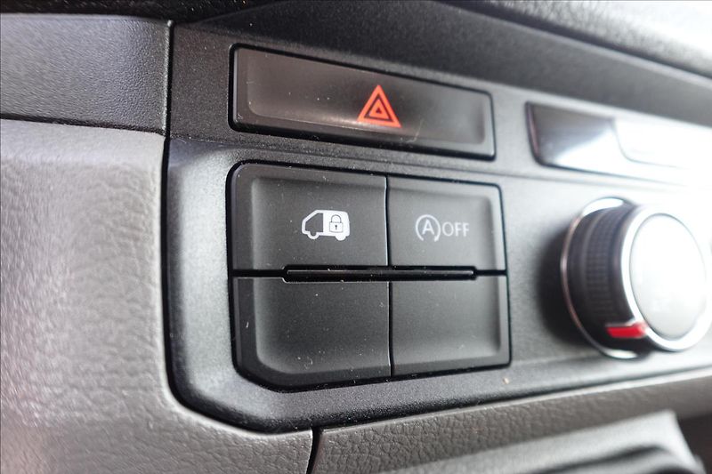 Volkswagen Crafter 2,0 TDi  L2H2 KLIMA SERVISKA - fotka 34 z 38