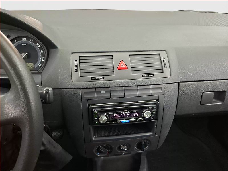 Škoda Fabia (2007) 1.2 12V, oblíbený vůz - fotka 12 z 13
