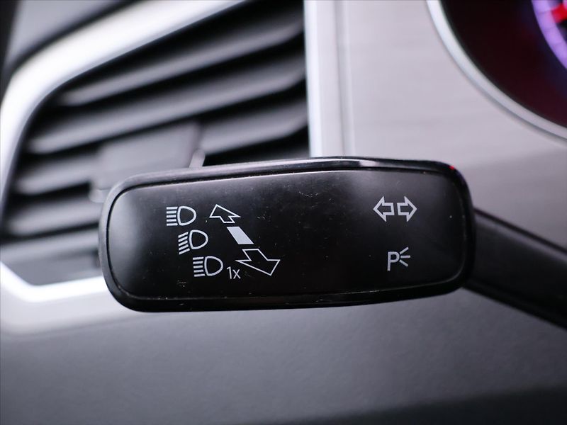 Volkswagen Golf Sportsvan 1,4 TSI DSG Highline Xenon - fotka 21 z 36