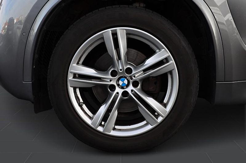 BMW X5 xDrive30d - fotka 7 z 15