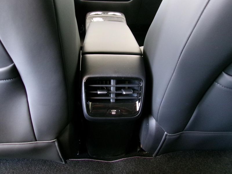 MG MGS5 EV (2025) Emotion 49kWh - fotka 23 z 29