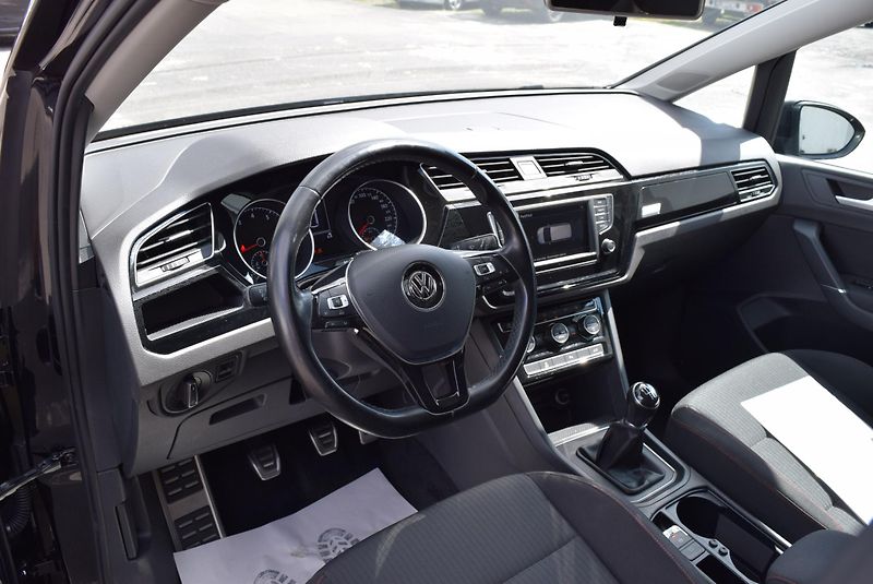 Volkswagen Touran (2017) 1.4TSI 110kw 7MÍST CLBMT NAVI - fotka 24 z 50