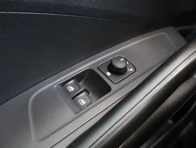 Škoda Fabia (2022) Ambition 1.0 TSI, Serv.kniha - fotka 16 z 17
