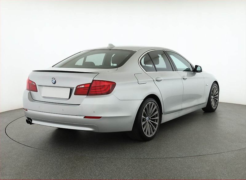 BMW Řada 5 (2010) 530d, Automat, Navi, Xenony - fotka 5 z 17