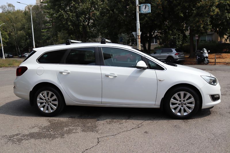 Opel Astra Opel Astra J Sports Tourer 1.7 - fotka 11 z 54