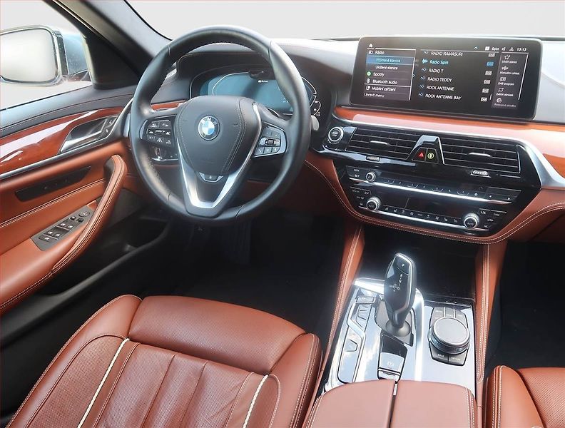 BMW Řada 5 (2021) Luxury Line 530e xDrive - fotka 7 z 19
