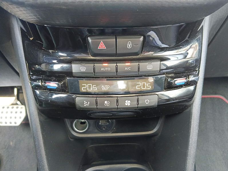 Peugeot 2008 (2018) 1.2/81kW, GT-Line, automat - fotka 17 z 37