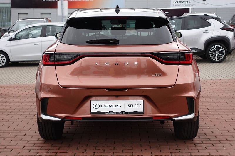 Lexus LBX 1,5 HEV Emotion Tech FWD - fotka 6 z 33