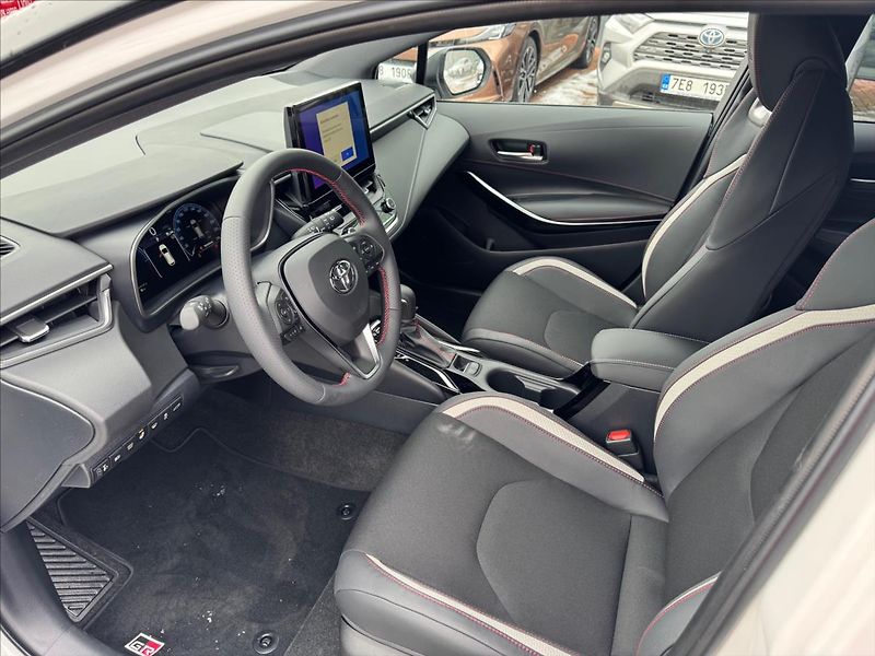 Toyota Corolla 1,8 GR Sport Dynamic - fotka 10 z 12