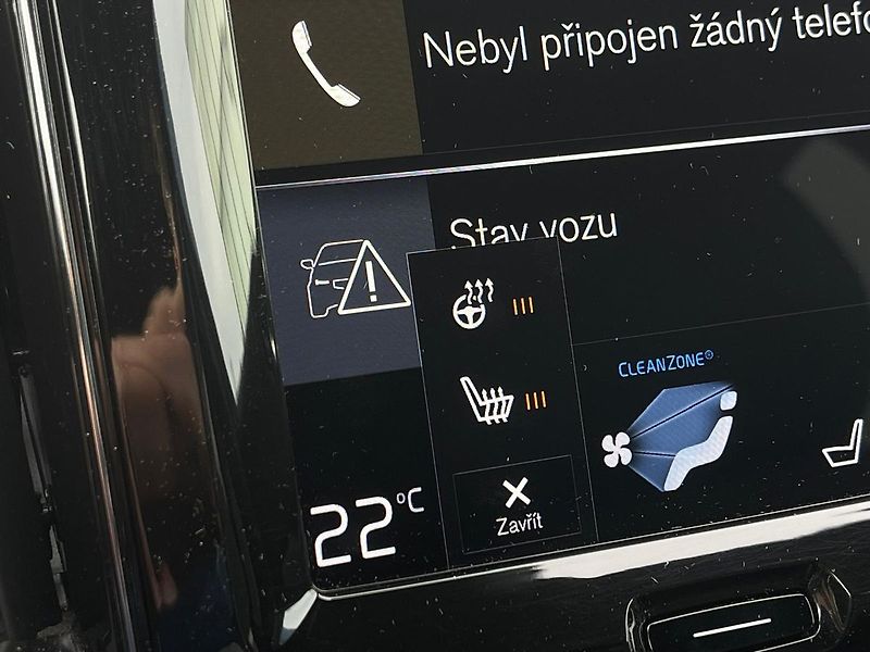 Volvo XC60 B4 AWD R-Design H&K, TZ - fotka 18 z 23