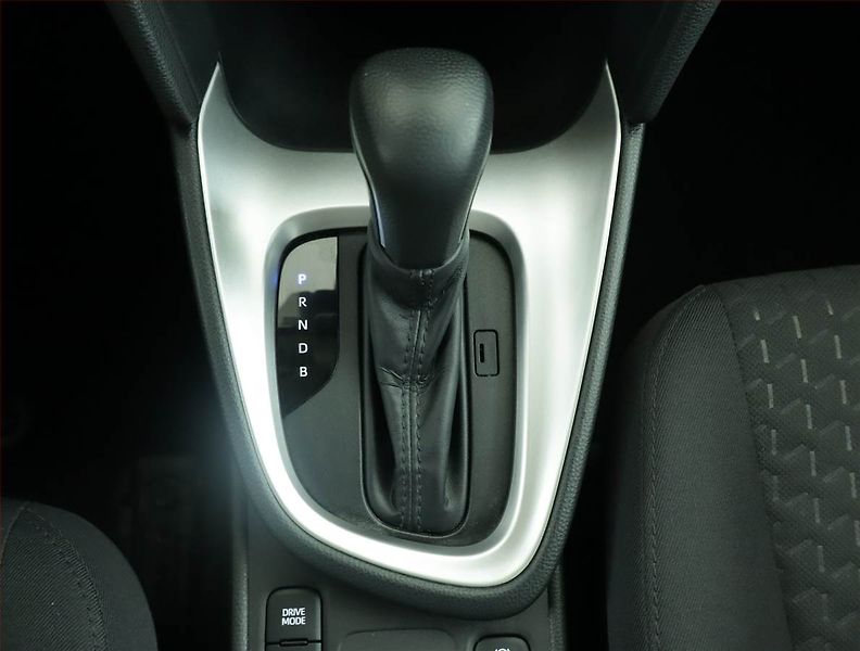 Toyota Yaris Cross (2024) 1.5 VVT-iE - fotka 13 z 16