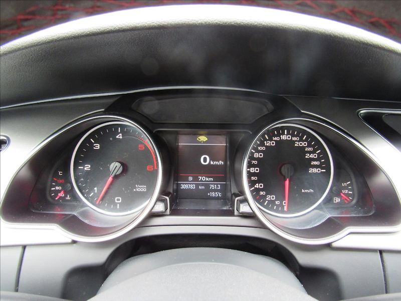 Audi A5 3,0 TDi 176kW Manuál Quattro - fotka 12 z 30