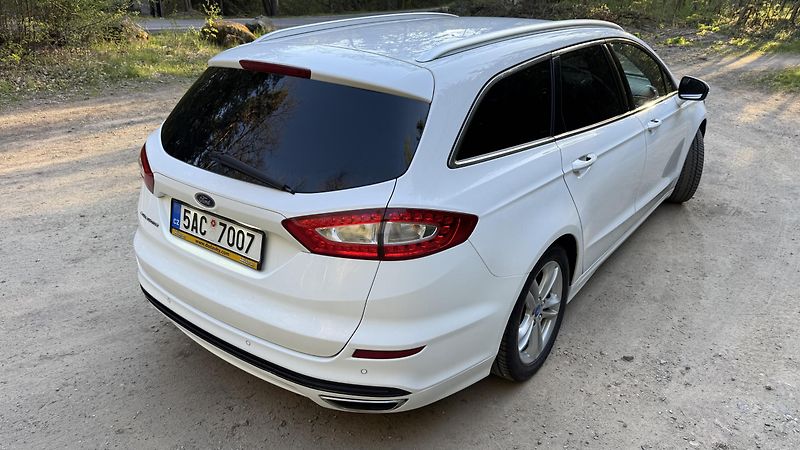 Ford Mondeo (2015) Vignale 2.0 TDCi 132kW PwShift - fotka 5 z 11