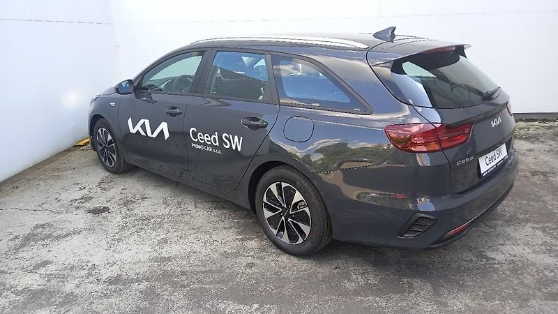 Kia Ceed SW (2024) 1,5 T-GDi SPIN 103kW - fotka 2 z 12