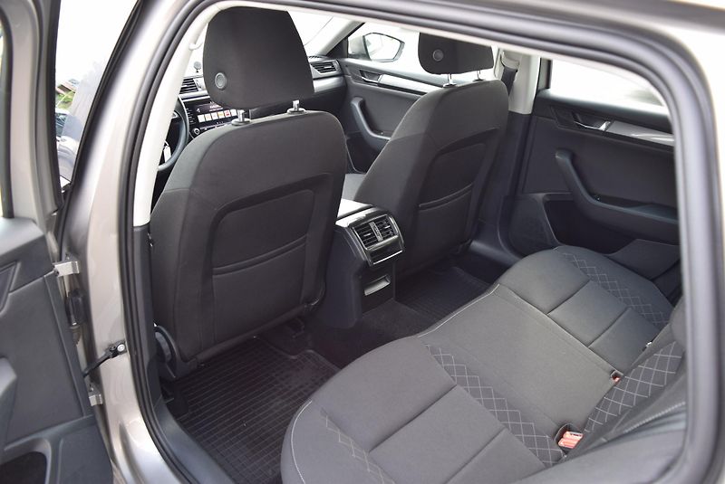 Škoda Superb (2017) 1.4TSI 110kw AMBITION APP OPS - fotka 15 z 50