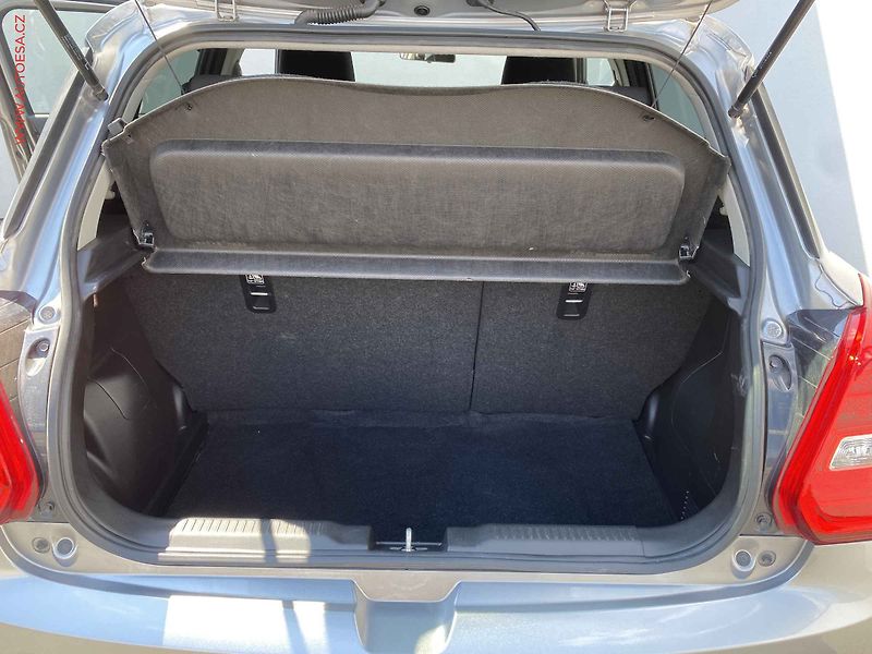 Suzuki Swift (2022) 1.2i HYBRID, Navi, kamera - fotka 7 z 17