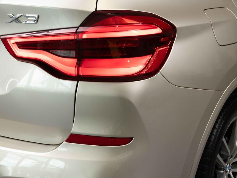 BMW X3 xDrive 20D - fotka 10 z 22