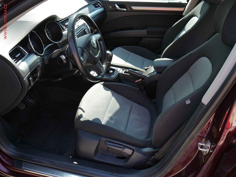 Škoda Superb (2008) 2.0 TDi, 2.maj,ČR, Ambition - fotka 10 z 19