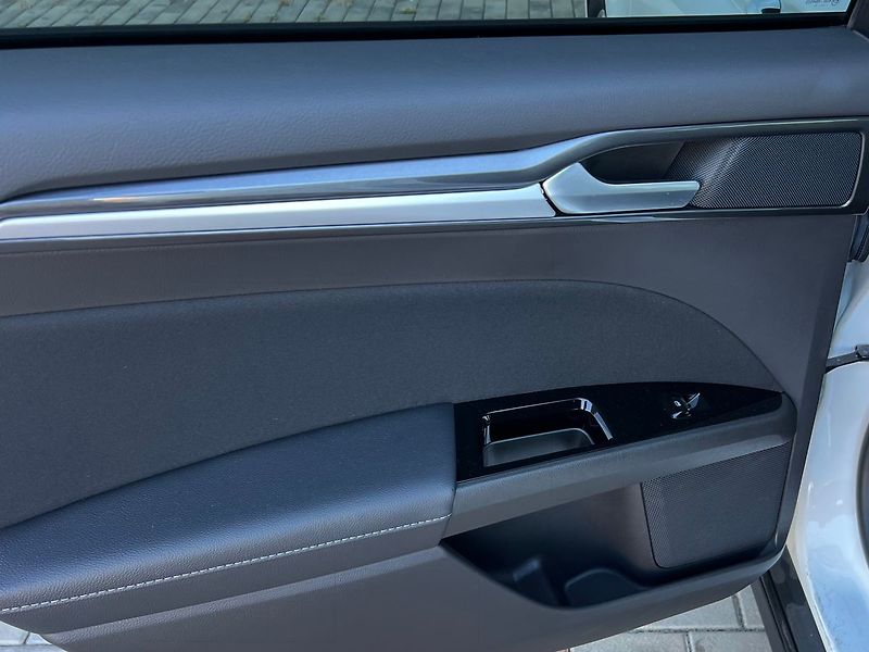 Ford Mondeo (2021) 2.0 TDCi-TAŽNÉ-VYHŘEV.S - fotka 17 z 48