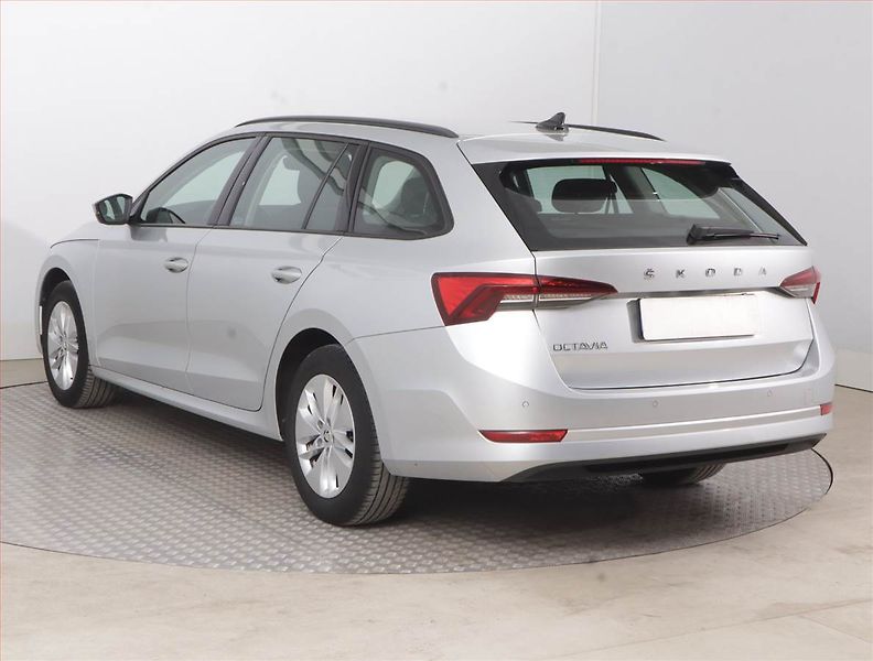 Škoda Octavia (2022) Ambition 2.0 TDI, ČR,1.maj - fotka 4 z 14