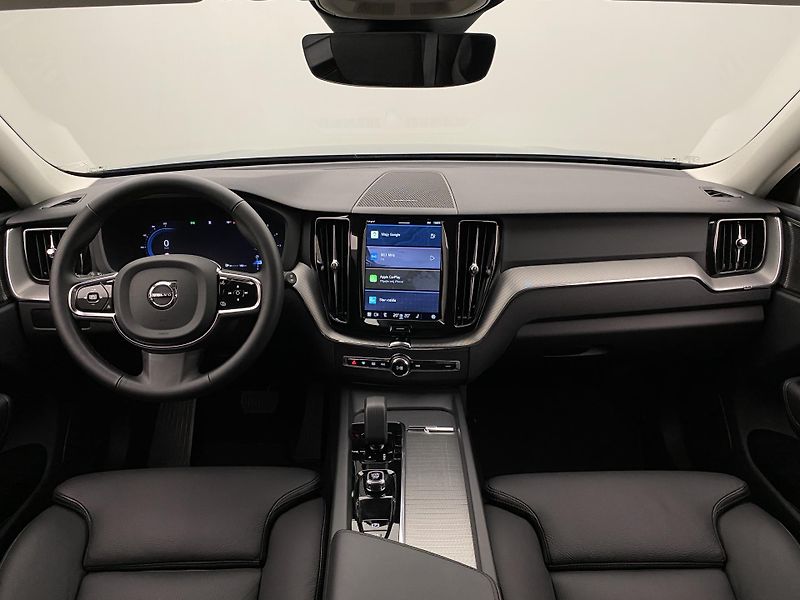 Volvo XC60 B4 AWD DARK PLUS REZERVACE - fotka 2 z 53