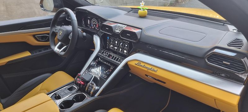 Lamborghini Urus (2020) CARBON-LCDs-BO-PANO-SOFT - fotka 12 z 14