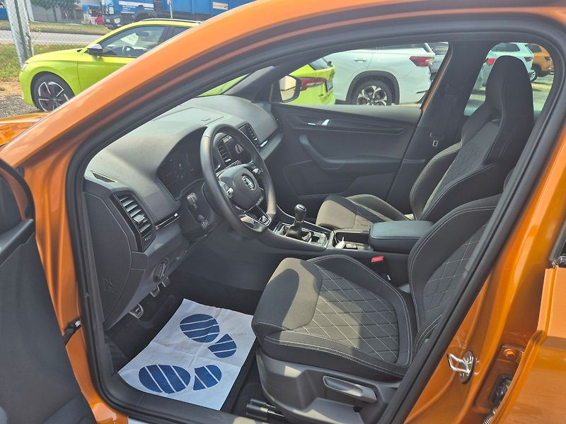 Škoda Karoq 1,5 TSI 110kW SportLine, CZ, 1 - fotka 9 z 28