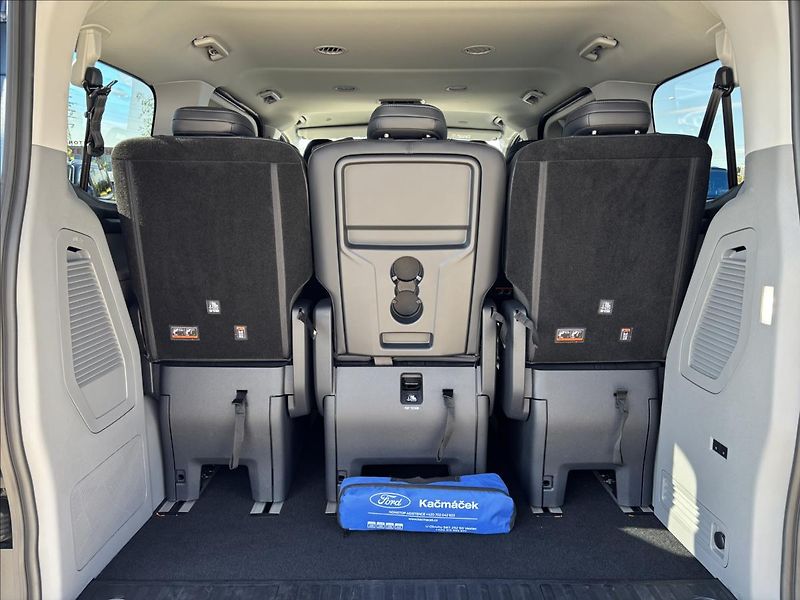 Ford Tourneo Custom 2,0 EcoBlue 125kW Active AWD - fotka 12 z 52