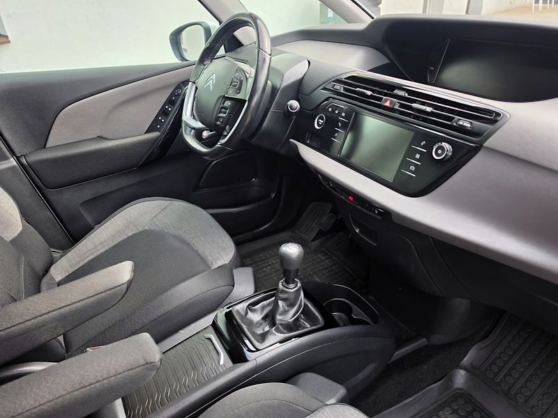 Citroën Grand C4 Picasso (2017) 2.0 HDI Navi,7míst - fotka 16 z 25