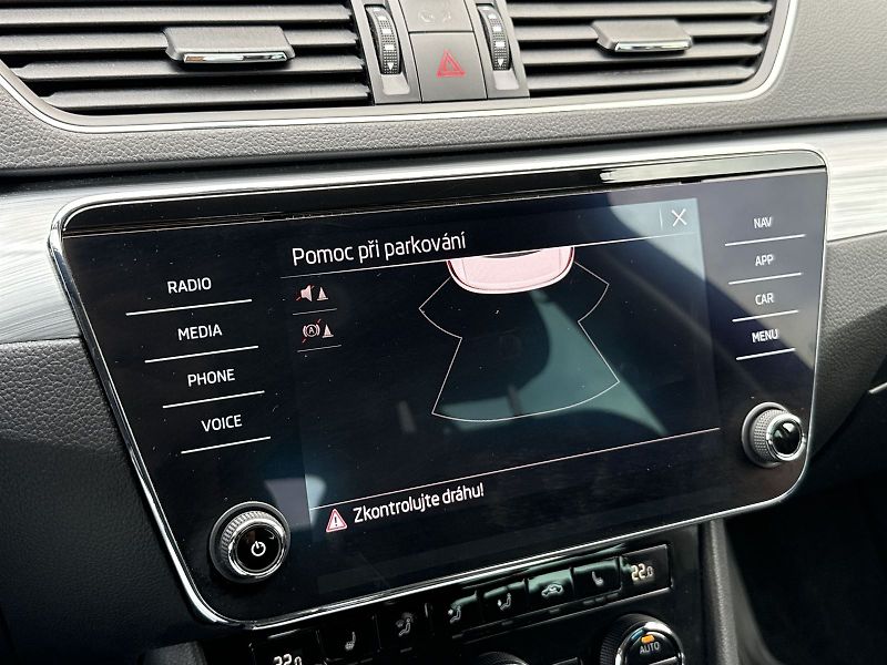 Škoda Superb (2022) 2.0 TDI Ambition - fotka 12 z 32