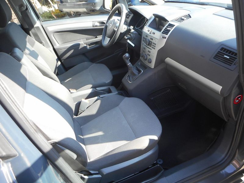Opel Zafira (2014) 1,8 16v TEMPOMAT, KLIMA,7-míst - fotka 11 z 28