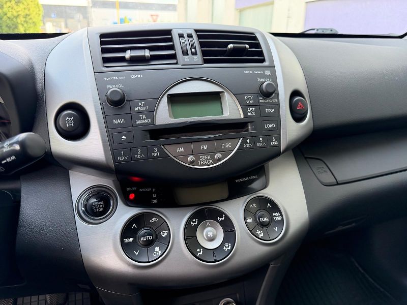Toyota RAV4 2,2 D4-D 4WD / 130 kW /  - fotka 21 z 27