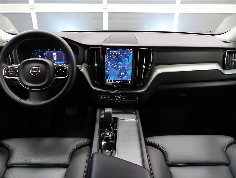 Volvo XC60 2,0 B4 AWD PLUS DARK 1. MAJ ČR - fotka 10 z 55