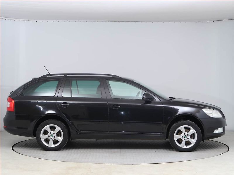 Škoda Octavia (2011) 1.6 TDI 4x4, 4X4, Tempomat - fotka 6 z 14