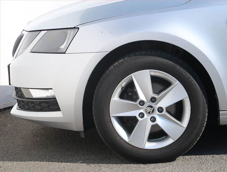 Škoda Octavia (2018) Ambition Plus 1.4 TSI - fotka 14 z 21