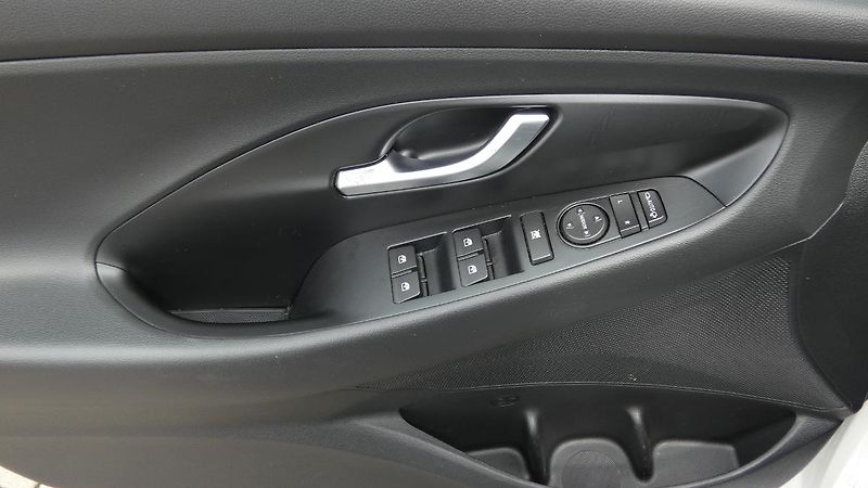 Hyundai i30 Kombi 1.5 T-GDI mHEV Smart - fotka 9 z 23
