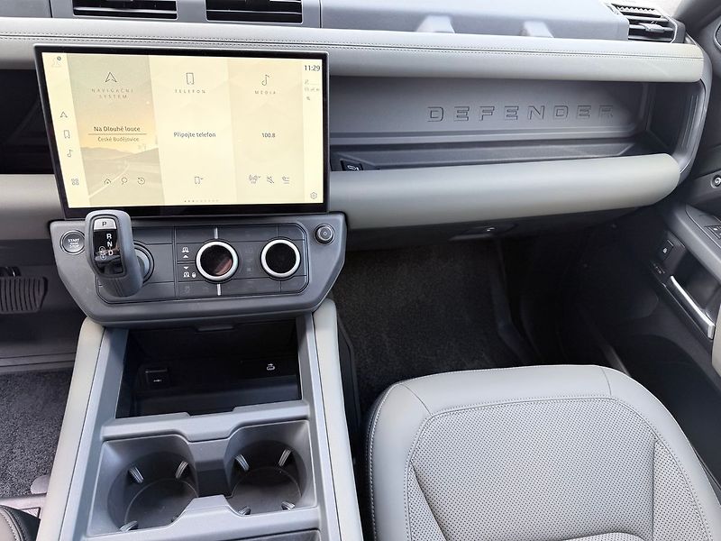 Land Rover Defender X-Dynamic SE D250 - fotka 17 z 17