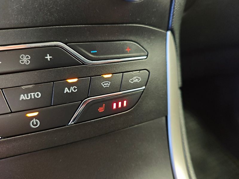 Ford S-MAX (2015) 2.0 TDCI 110kW NAVI 7 míst - fotka 26 z 42