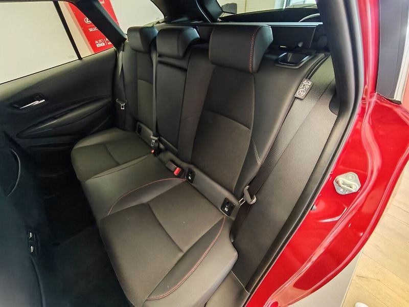 Toyota Corolla Touring sports, 1.8 Hybrid GR - fotka 14 z 36