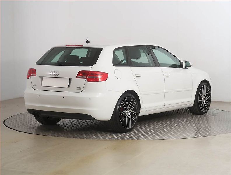 Audi A3 (2011) 2.0 TDI, 4X4, Navi - fotka 5 z 16