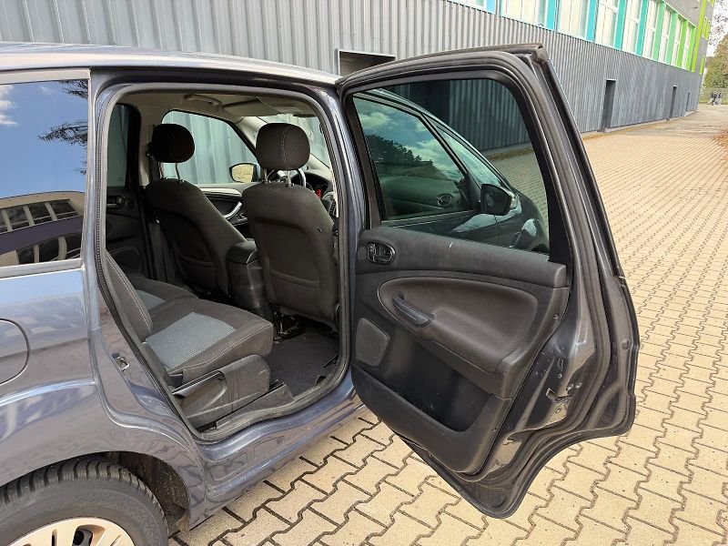 Ford S-MAX 2,0 TDCi 7- místný/ pneu / - fotka 15 z 25