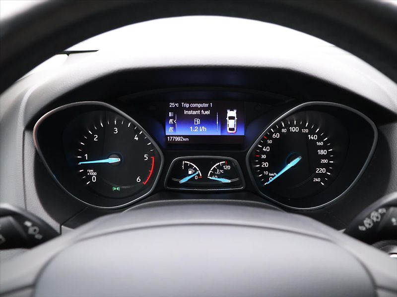 Ford Focus 1.5 TDCI 88kW Aut. Klima Navi - fotka 17 z 31
