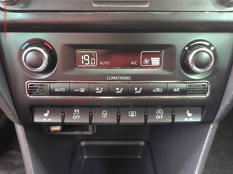 Škoda Rapid (2014) 1.4 TSi, Ambition, DSG, xenon - fotka 12 z 16