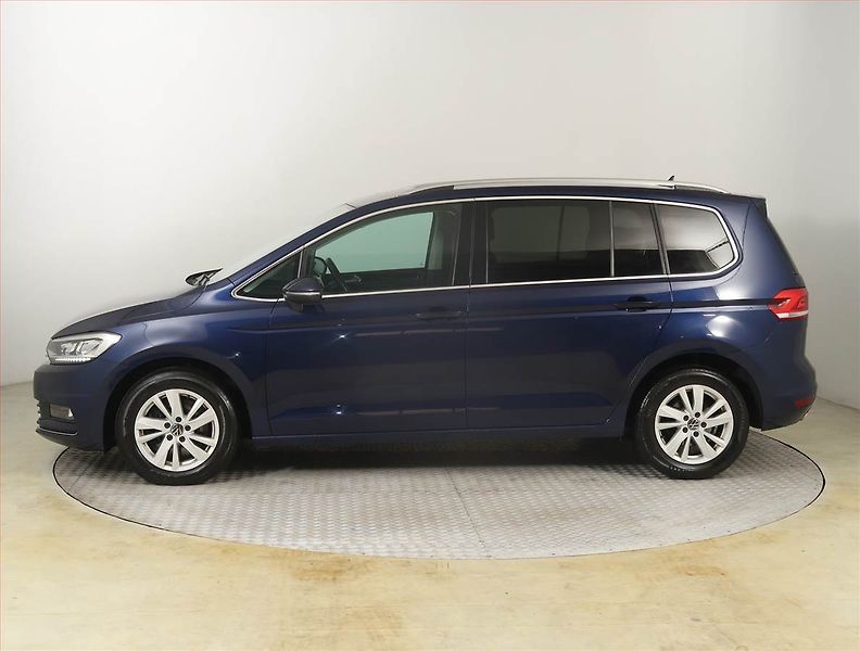 Volkswagen Touran (2023) 2.0 TDI - fotka 3 z 25